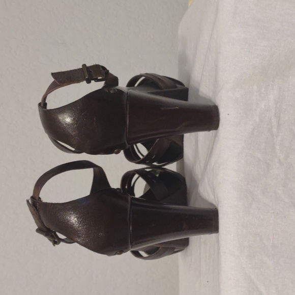 Vince Camuto Sandal with cute stitching and stone detail. Size, best guess,7-7.5 - Picture 4 of 12